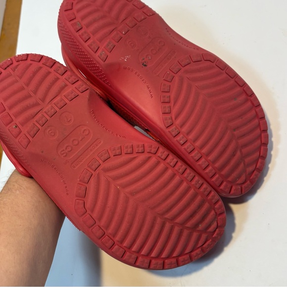 of Crocs Classic Clogs in varsity or pepper red size 7 - Picture 6 of 8